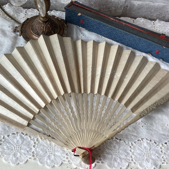 Antique Vintage Wooden Hand Fan! - Picture 4 of 8